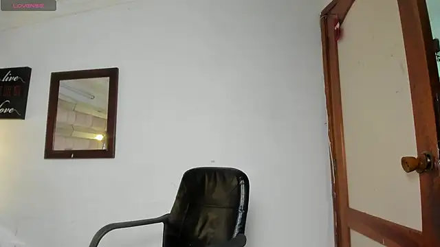 Snapshot of SarahQ65 chatting on 14, 4, 2026 SarahQ65 online show from 14, 4, 2026