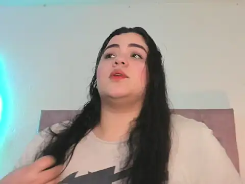 Snapshot of laurenlaine chatting on 11, 4, 2026 laurenlaine online show from 11, 4, 2026