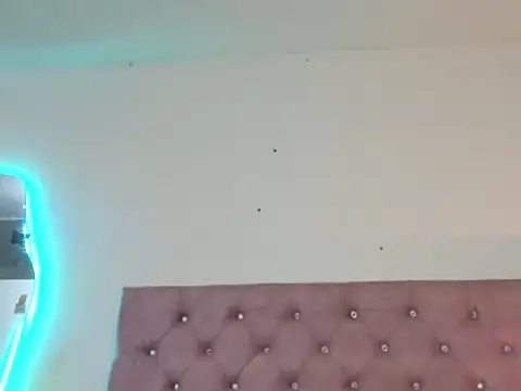 Snapshot of laurenlaine chatting on 15, 4, 2026 laurenlaine online show from 15, 4, 2026