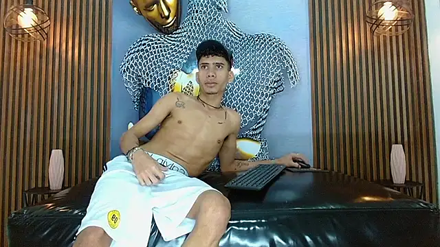 Snapshot of Skinny_cute_Alyer chatting on 25, 4, 2026 Skinny cute Alyer online show from 25, 4, 2026