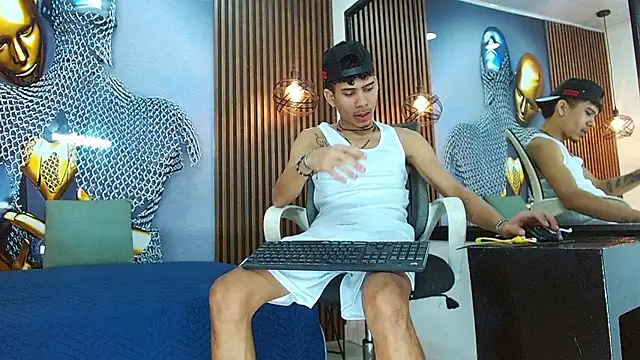 Snapshot of Skinny_cute_Alyer chatting on 12, 5, 2026 Skinny cute Alyer online show from 12, 5, 2026