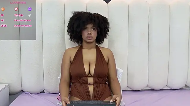 Snapshot of ela_ebony_ chatting on 5, 6, 2026 ela ebony online show from 5, 6, 2026