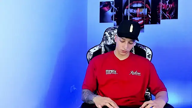 Snapshot of eithan_boy_ chatting on 2, 7, 2026 eithan boy online show from 2, 7, 2026