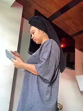 Snapshot of NefertitiXO chatting on 18, 6, 2026 NefertitiXO online show from 18, 6, 2026