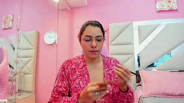 Snapshot of luna_hix chatting on 28, 4, 2026 luna hix online show from 28, 4, 2026