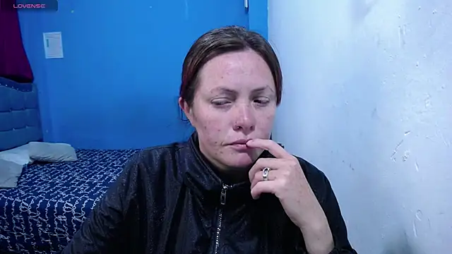 carolinhe26 online show from 13, 5, 2026