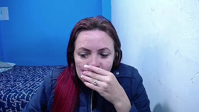 Snapshot of carolinhe26 chatting on 16, 7, 2026 carolinhe26 online show from 16, 7, 2026