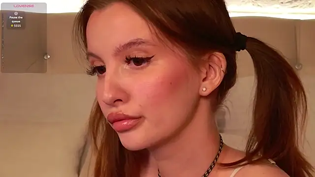 Snapshot of Molly__Quinn chatting on 14, 4, 2026 Molly Quinn online show from 14, 4, 2026