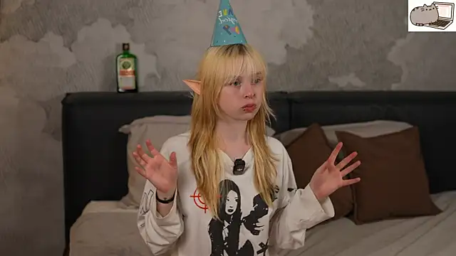 Snapshot of ElvenCat chatting on 24, 7, 2026 ElvenCat online show from 24, 7, 2026