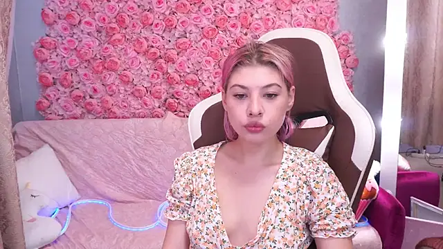 PinkyTrix online show from 2, 6, 2026