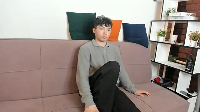 Snapshot of VelarMotion chatting on 13, 4, 2026 VelarMotion online show from 13, 4, 2026