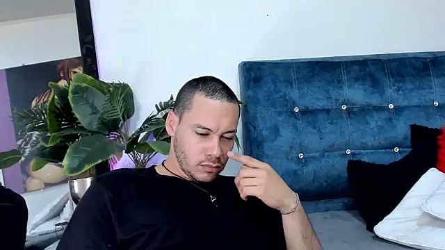 Snapshot of Aronandmoli69 chatting on 21, 6, 2026 Aronandmoli69 online show from 21, 6, 2026