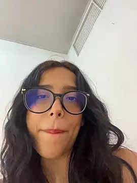 milakitti online show from 3, 6, 2026