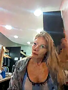 Snapshot of prretty15 chatting on 6, 7, 2026 prretty15 online show from 6, 7, 2026