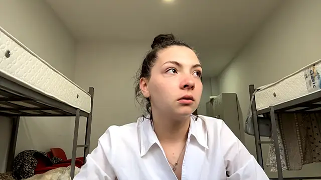 SharieLangan online show from 15, 4, 2026