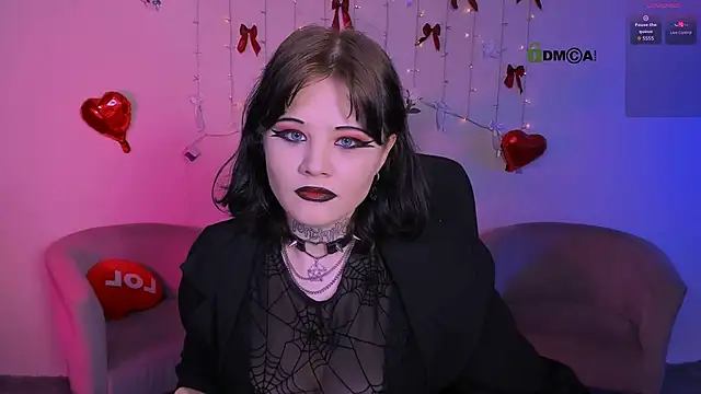 nikki kiss  online show from 21, 4, 2026