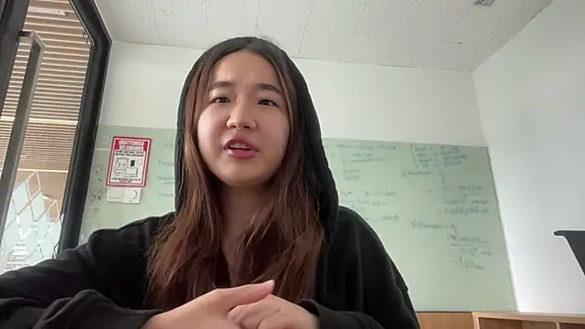 MalloryAlpis online show from 16, 4, 2026