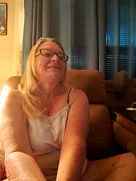 Snapshot of RavensLove chatting on 11, 5, 2026 RavensLove online show from 11, 5, 2026