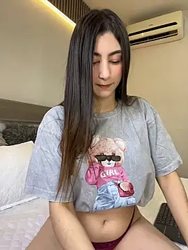 Snapshot of evelyn_hills chatting on 12, 7, 2026 evelyn hills online show from 12, 7, 2026