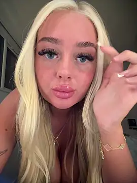 Vanillaheavennn online show from 13, 4, 2026