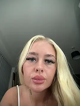 Snapshot of Vanillaheavennn chatting on 8, 5, 2026 Vanillaheavennn online show from 8, 5, 2026