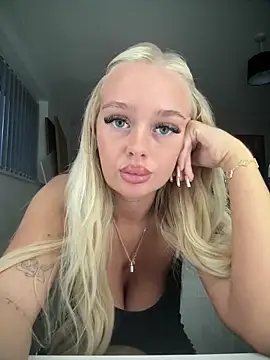 Snapshot of Vanillaheavennn chatting on 13, 5, 2026 Vanillaheavennn online show from 13, 5, 2026