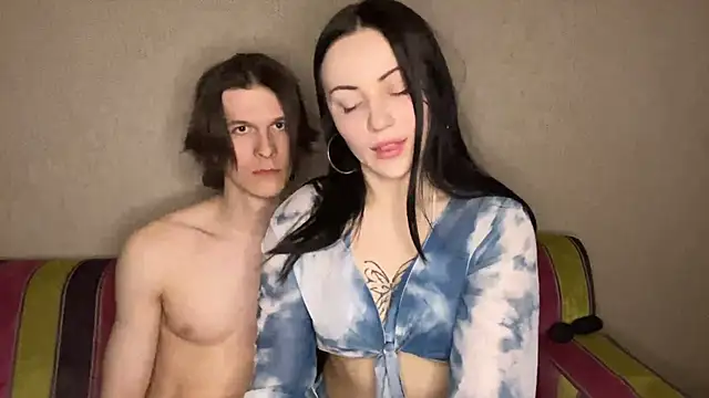 YourHottestCouple online show from 15, 4, 2026