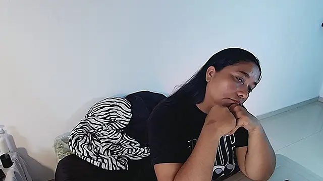 Snapshot of cristycurvy_02 chatting on 15, 4, 2026 cristycurvy 02 online show from 15, 4, 2026