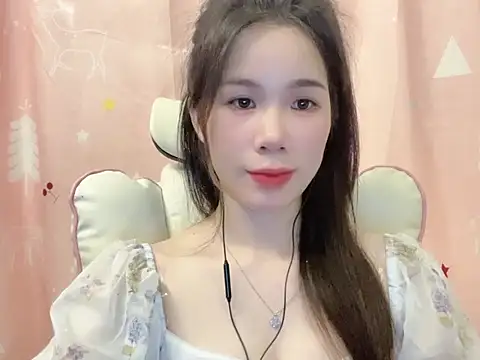 Snapshot of Luna3579 chatting on 5, 5, 2026 Luna3579 online show from 5, 5, 2026