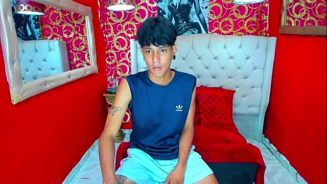 Snapshot of straightyoungpein chatting on 14, 4, 2026 straightyoungpein online show from 14, 4, 2026