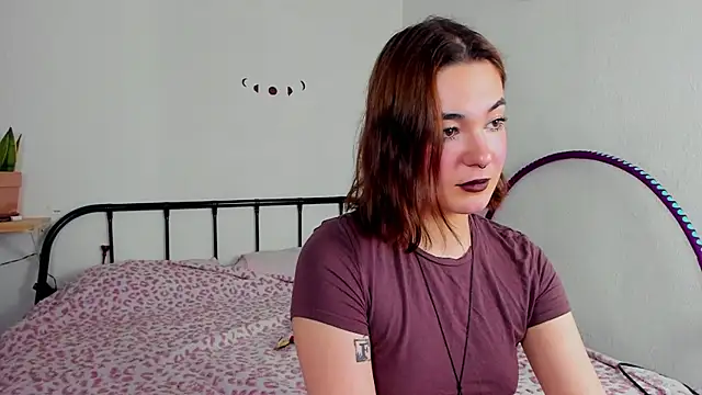 LiyaFly online show from 8, 6, 2026