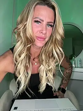 Snapshot of Savannah_Rae chatting on 1, 5, 2026 Savannah Rae online show from 1, 5, 2026
