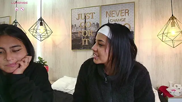 Serena and zoe online show from 29, 4, 2026