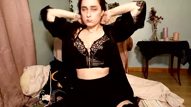 Snapshot of missclochette chatting on 17, 6, 2026 missclochette online show from 17, 6, 2026