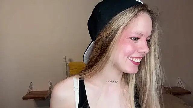 Snapshot of Catrinee chatting on 10, 5, 2026 Catrinee online show from 10, 5, 2026