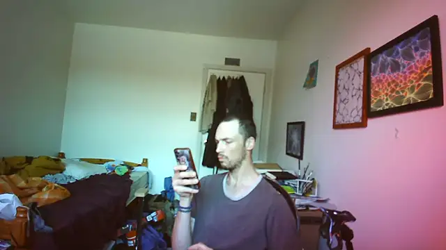 Snapshot of JohnnyMoves chatting on 3, 7, 2026 JohnnyMoves online show from 3, 7, 2026
