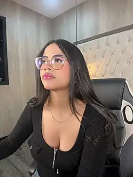 Snapshot of Susan_Voltaire chatting on 27, 4, 2026 Susan Voltaire online show from 27, 4, 2026