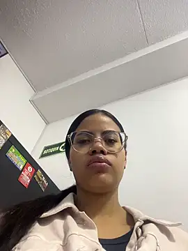 Snapshot of Susan_Voltaire chatting on 7, 5, 2026 Susan Voltaire online show from 7, 5, 2026