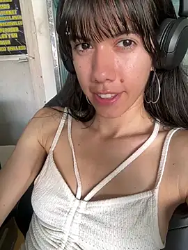 Snapshot of drea-an chatting on 5, 5, 2026 drea-an online show from 5, 5, 2026