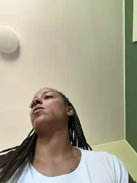 Snapshot of SweetPetiteNoir chatting on 10, 7, 2026 SweetPetiteNoir online show from 10, 7, 2026