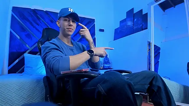 Snapshot of OliverThompsonJS chatting on 8, 5, 2026 OliverThompsonJS online show from 8, 5, 2026