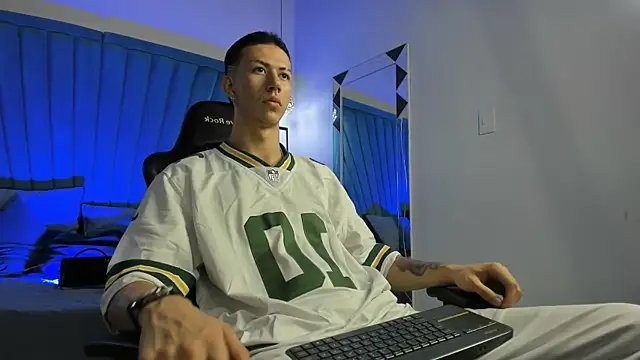 Snapshot of OliverThompsonJS chatting on 30, 5, 2026 OliverThompsonJS online show from 30, 5, 2026