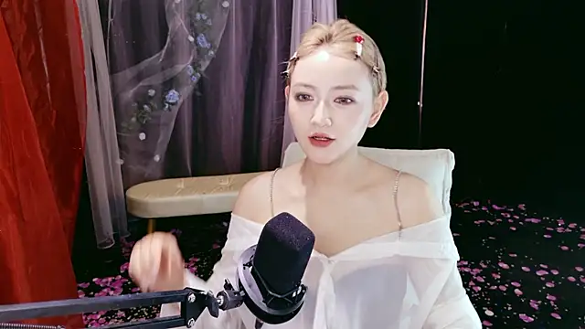 Unique Mia online show from 12, 5, 2026