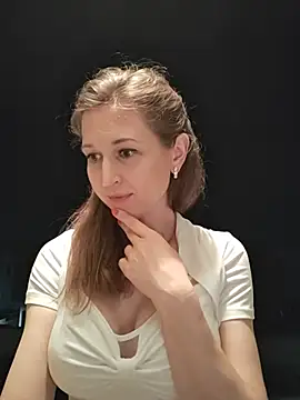 Snapshot of irresistibelle chatting on 4, 7, 2026 irresistibelle online show from 4, 7, 2026