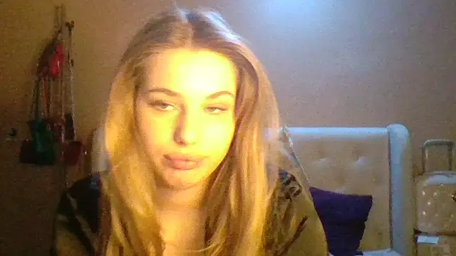 Snapshot of MayaLive18 chatting on 19, 5, 2026 MayaLive18 online show from 19, 5, 2026