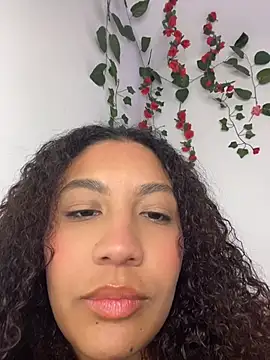 Daphnne Curly online show from 17, 7, 2026