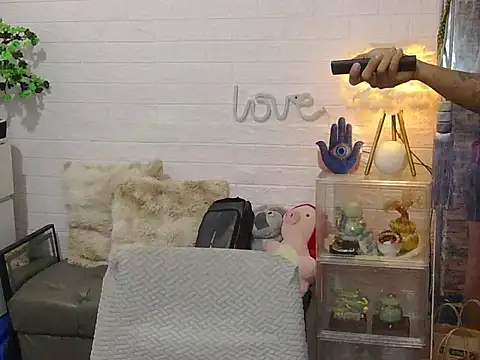 marlonmoreno01 online show from 18, 4, 2026