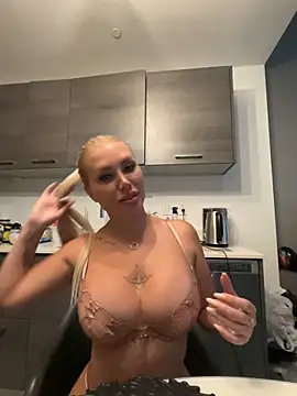Snapshot of Karen_Luxe chatting on 30, 5, 2026 Karen Luxe online show from 30, 5, 2026