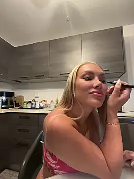 Snapshot of Karen_Luxe chatting on 16, 6, 2026 Karen Luxe online show from 16, 6, 2026