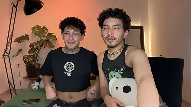 Snapshot of Noah_and_Steven chatting on 13, 5, 2026 Noah and Steven online show from 13, 5, 2026